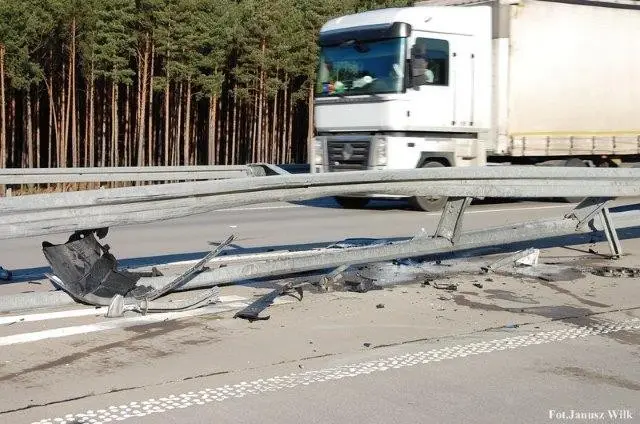 Kolizja na A4. Niemiec najechał na tył Alfy Romeo