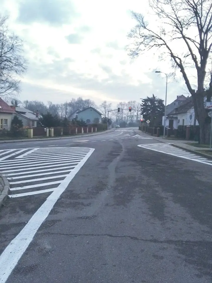 Nowa organizacja ruchu w Osiecznicy. Każdy przejazd na czerwonym będzie nagrywany!