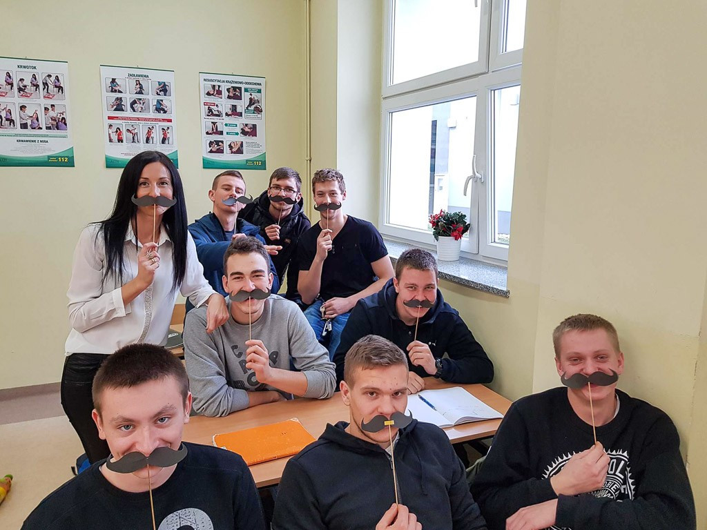 „Mechanik”: „zapuścili” wąsy, żeby przypomnieć o raku