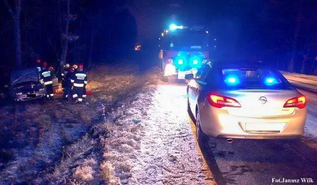 Wypadek pod Trzebieniem. Jedna osoba ranna