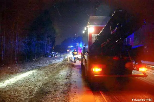 Wypadek pod Trzebieniem. Jedna osoba ranna