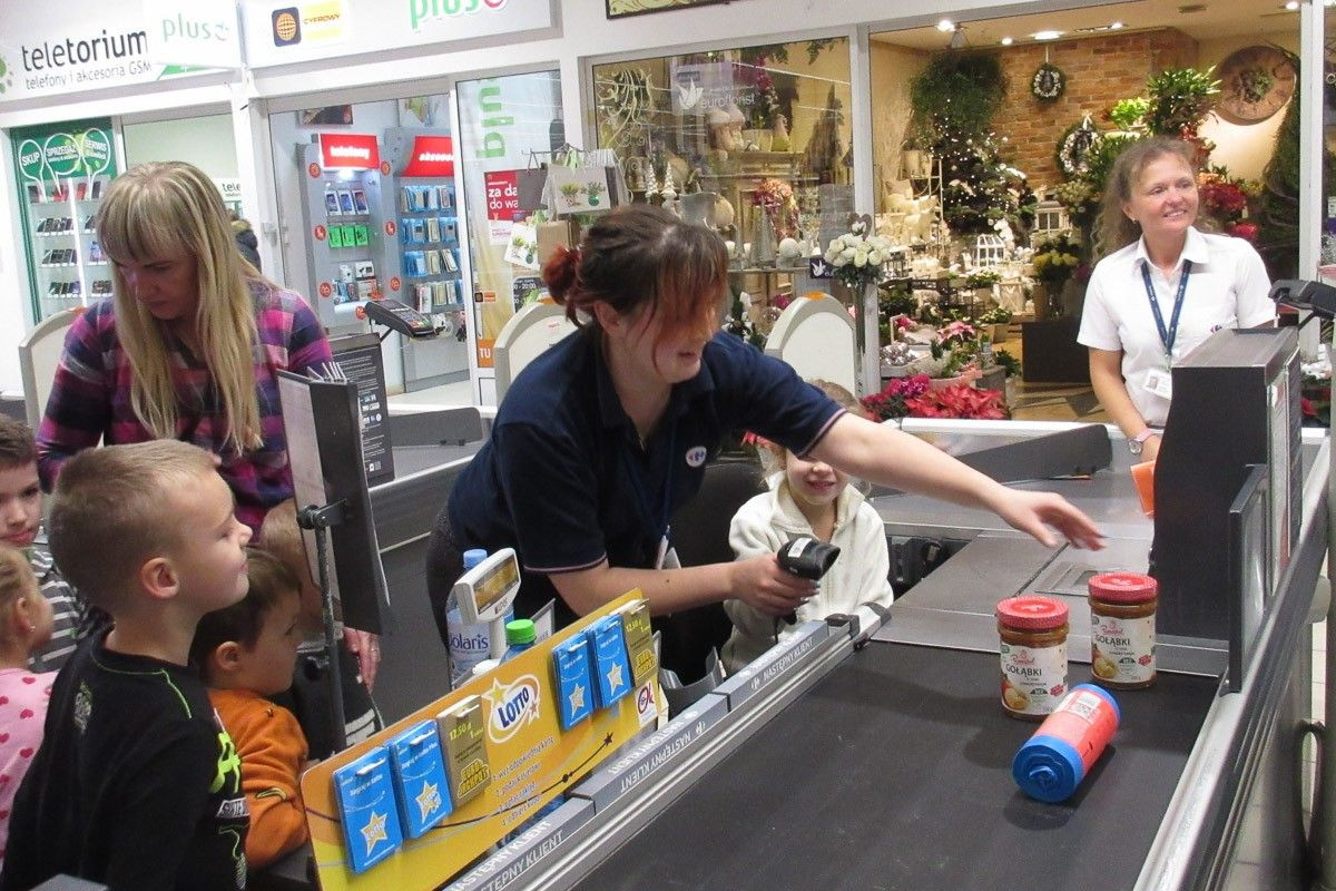 Sześciolatki z Tomaszowa odwiedziły Carrefour Bolesławiec