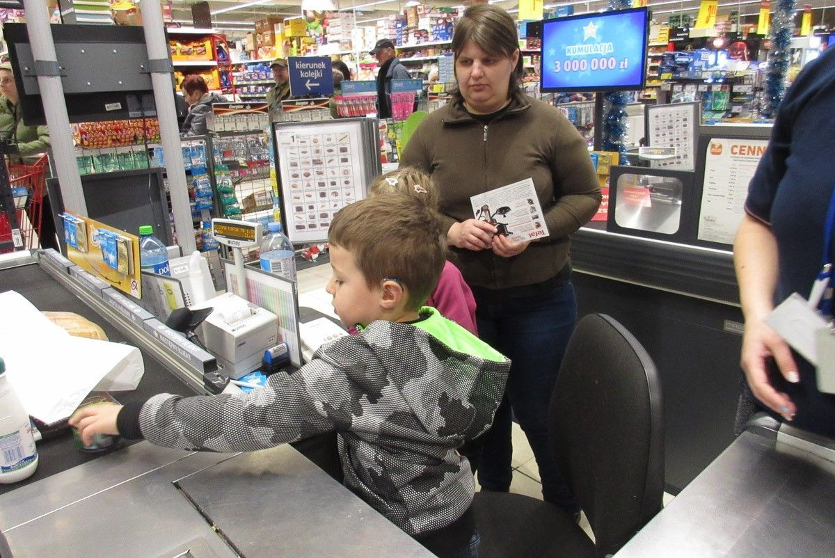Sześciolatki z Tomaszowa odwiedziły Carrefour Bolesławiec