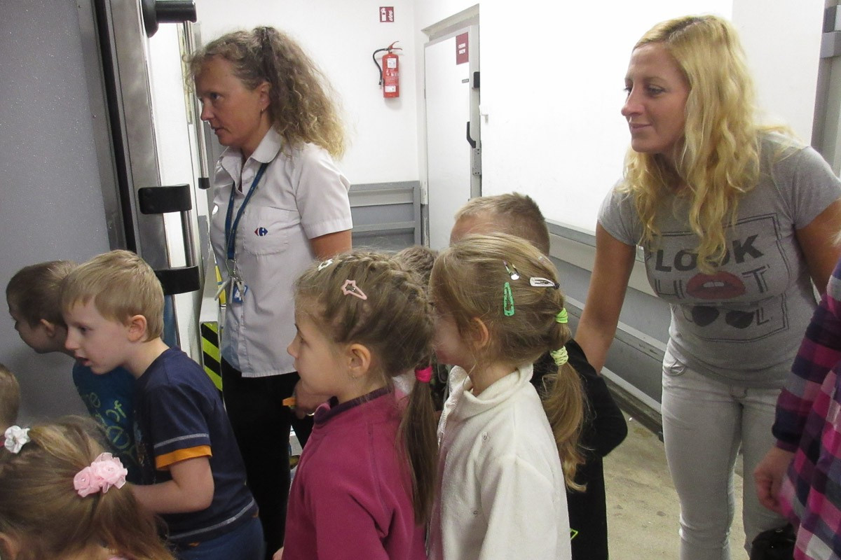 Sześciolatki z Tomaszowa odwiedziły Carrefour Bolesławiec