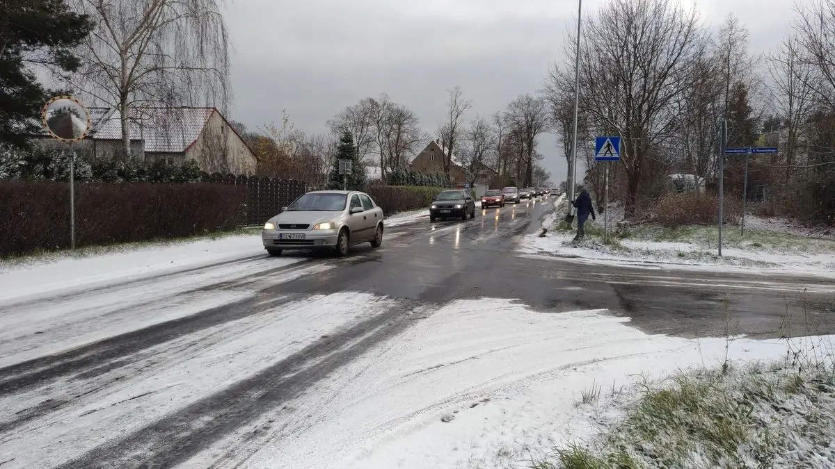 Trudne warunki na drogach w Bolesławcu