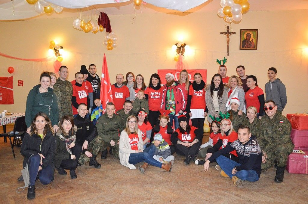 Artylerzyści z Bolesławca włączyli się w Szlachetną Paczkę