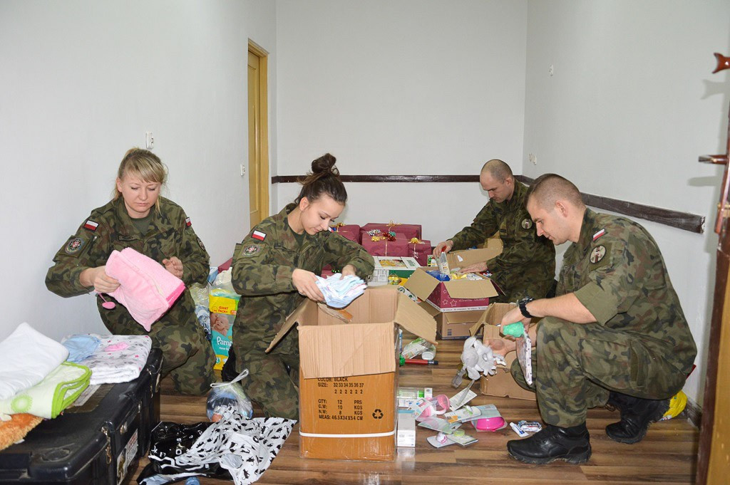 Artylerzyści z Bolesławca włączyli się w Szlachetną Paczkę