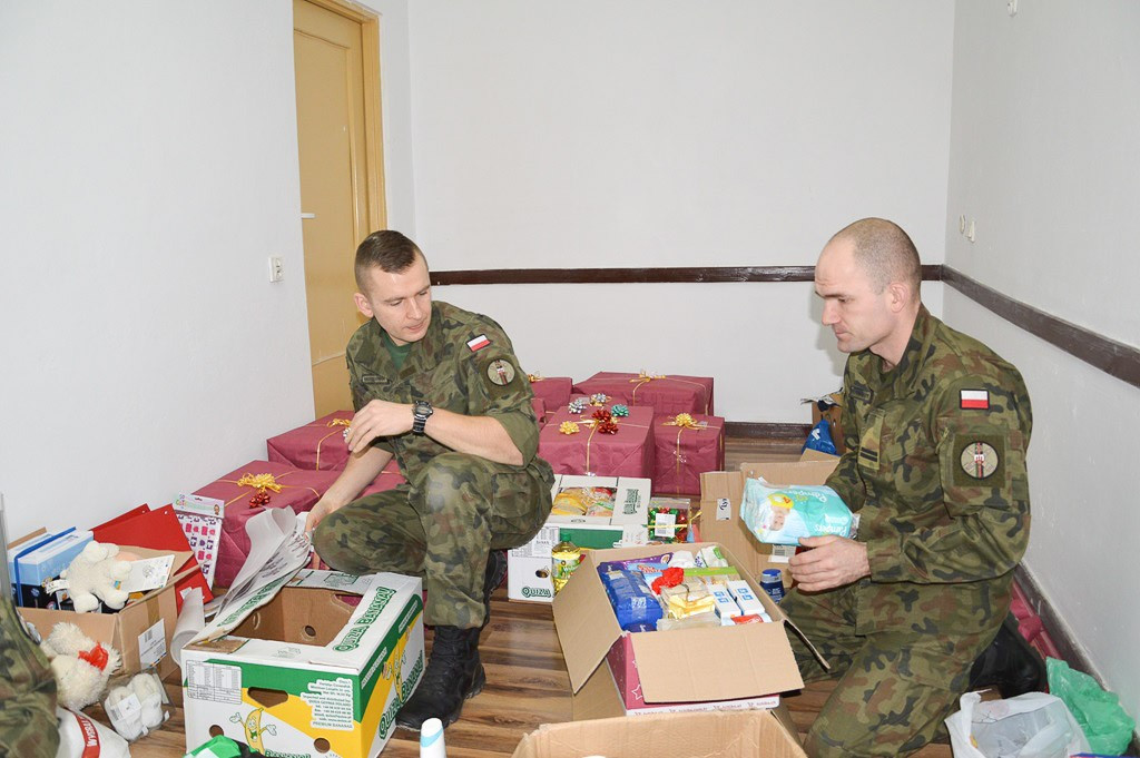 Artylerzyści z Bolesławca włączyli się w Szlachetną Paczkę