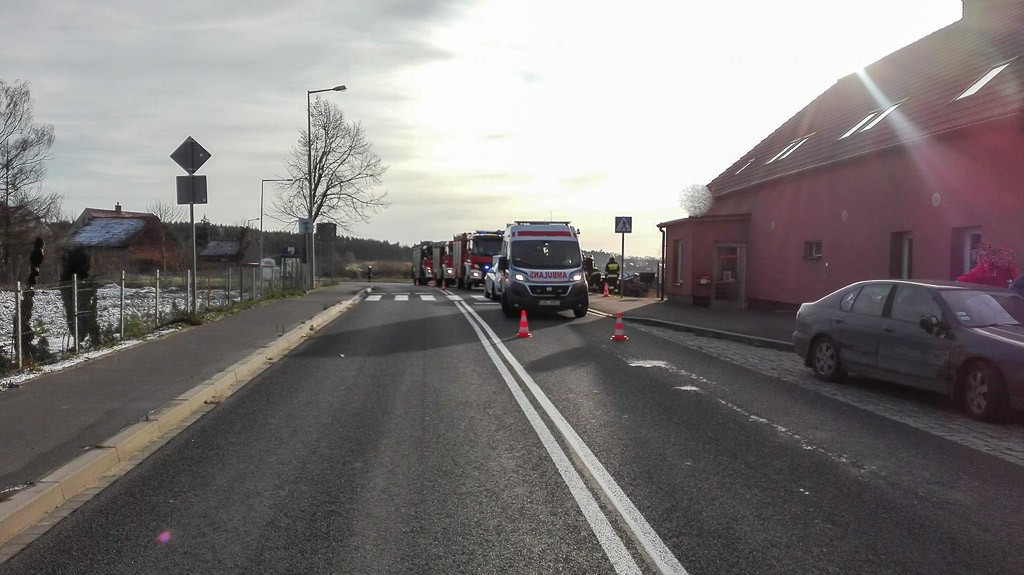 Wypadek w Starej Olesznej. Pijany kierowca ranny