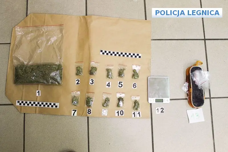 Trzech nastolatków wpadło z dużą ilością marihuany