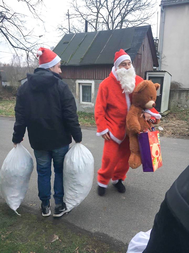 Zbierają nakrętki dla ciężko chorego Filipa z Kraszowic