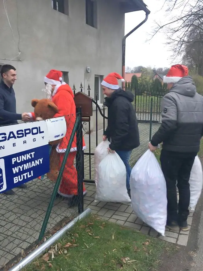 Zbierają nakrętki dla ciężko chorego Filipa z Kraszowic