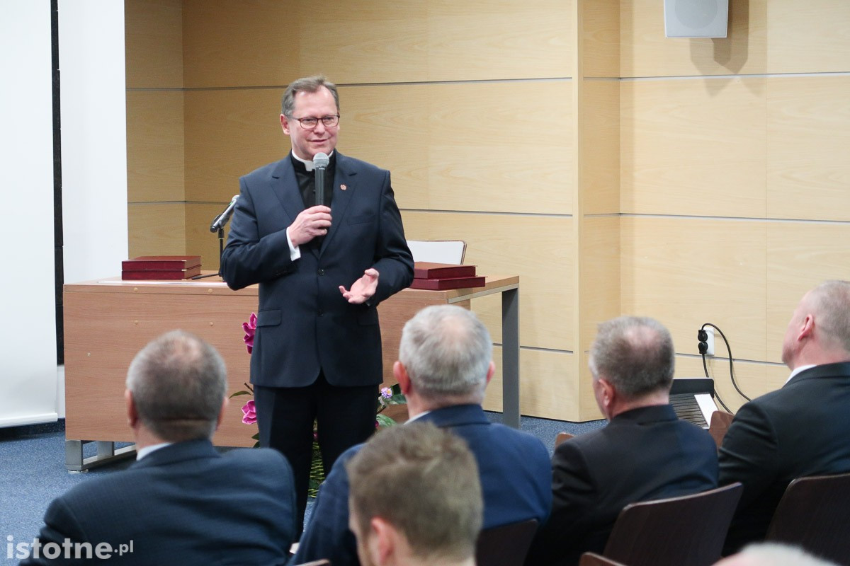 Uroczystość podpisania umowy o dofinansowaniu projektu remontu Bazyliki Maryjnej w Bolesławcu