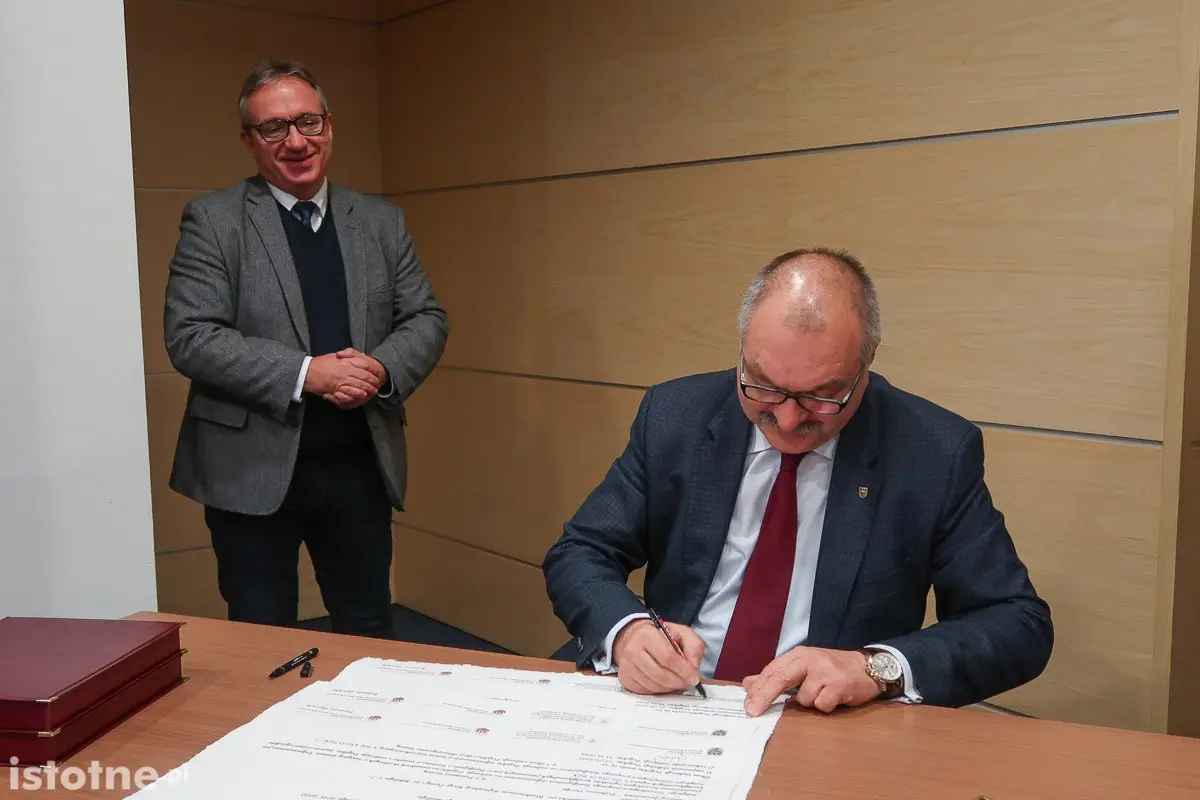 Uroczystość podpisania umowy o dofinansowaniu projektu remontu Bazyliki Maryjnej w Bolesławcu