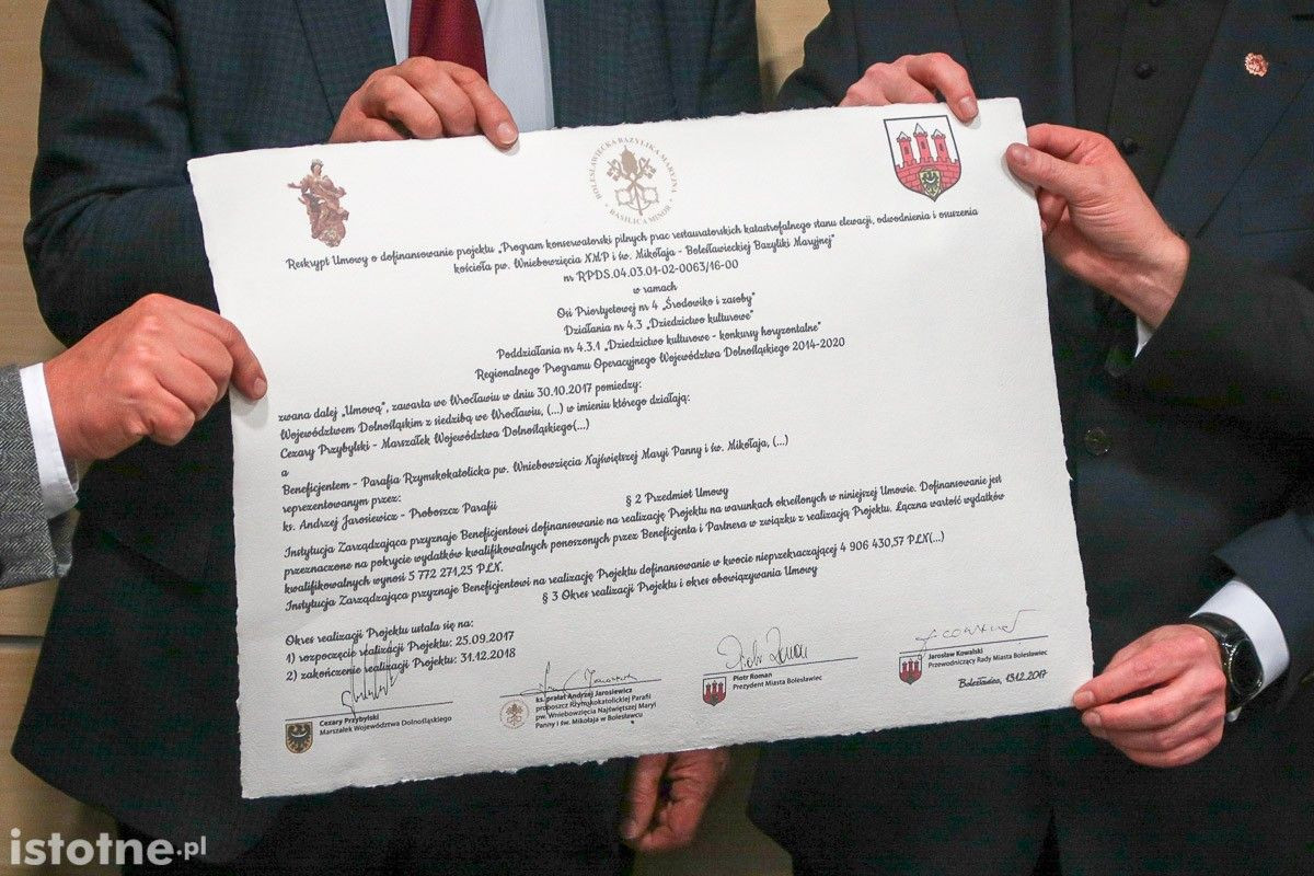Uroczystość podpisania umowy o dofinansowaniu projektu remontu Bazyliki Maryjnej w Bolesławcu