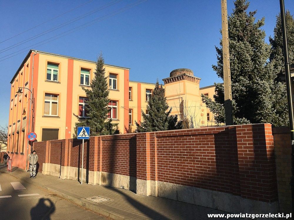 Zagrażał bezpieczeństwu. Komin w Bogatyni rozebrany