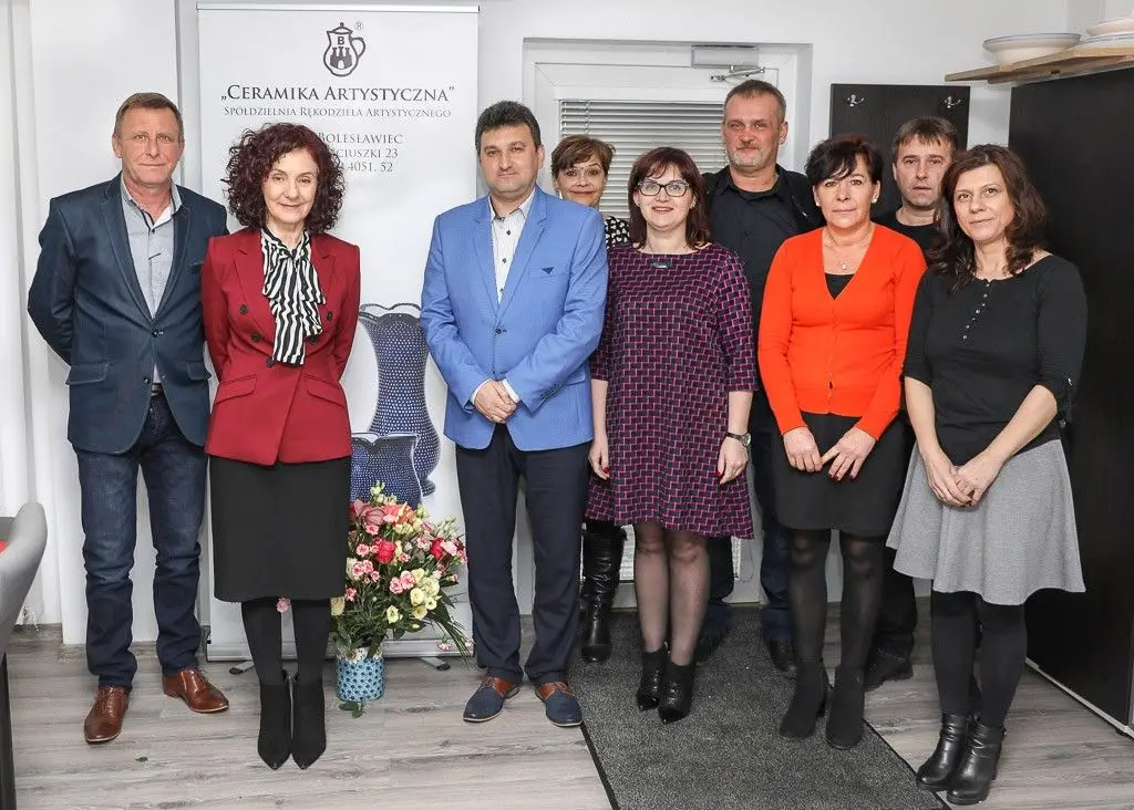 Prezes Ceramiki Artystycznej Helena Smoleńska odznaczona przez wojewodę