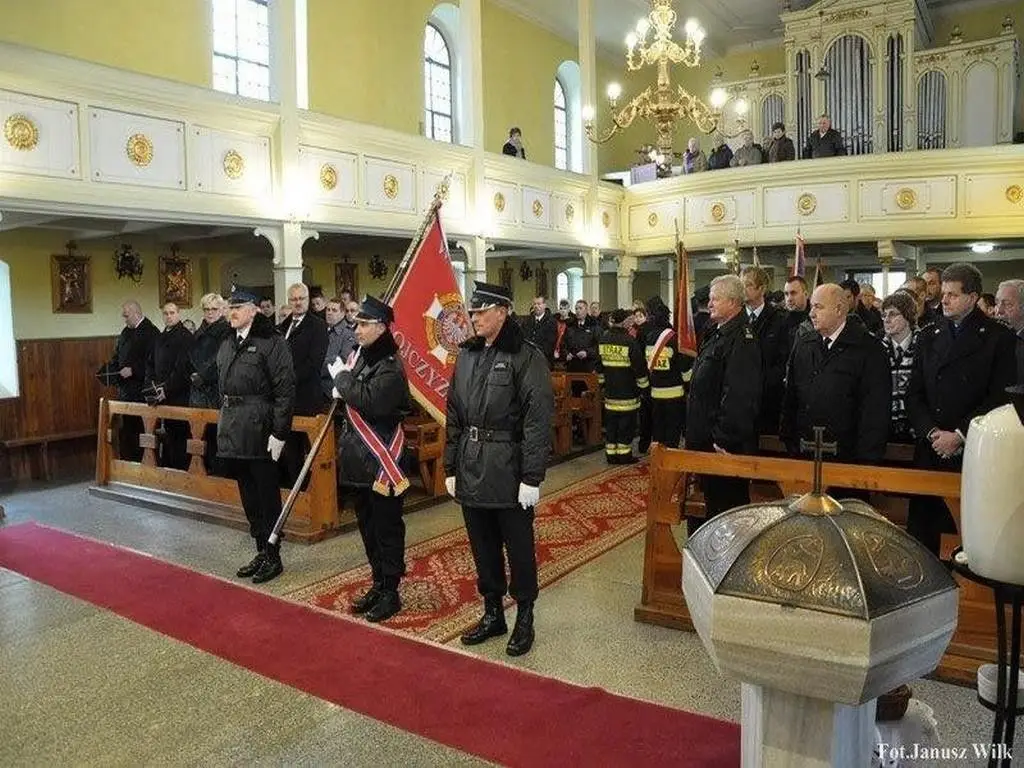 Strażacy z Czerwonej Wody z nowym samochodem