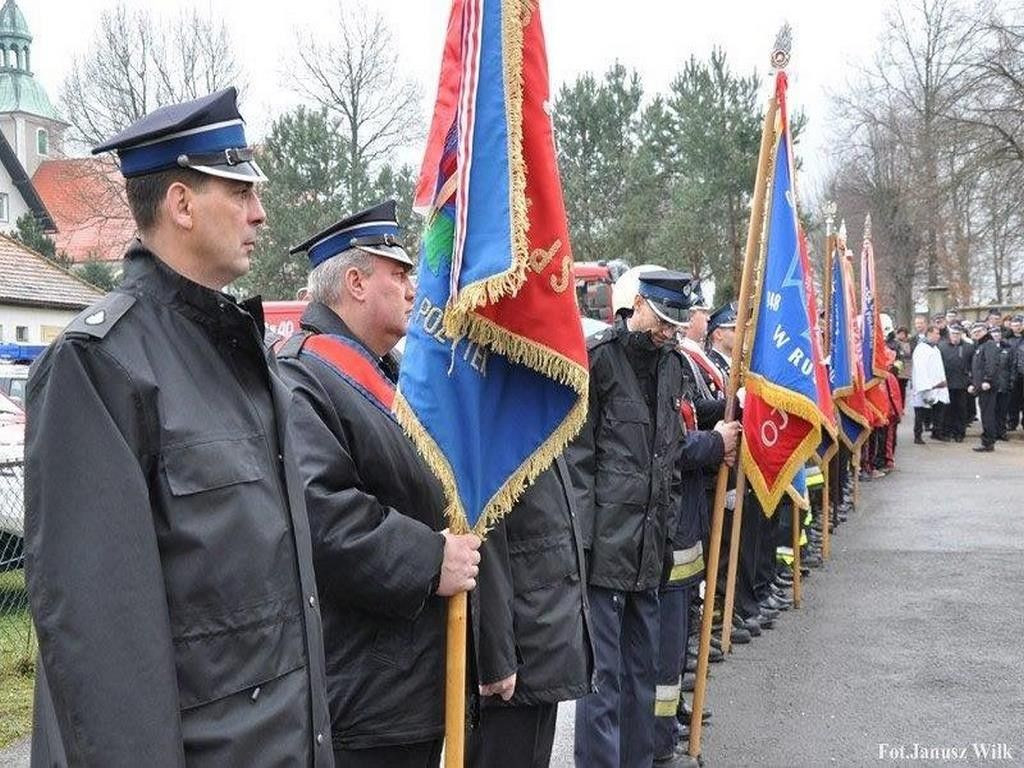 Strażacy z Czerwonej Wody z nowym samochodem