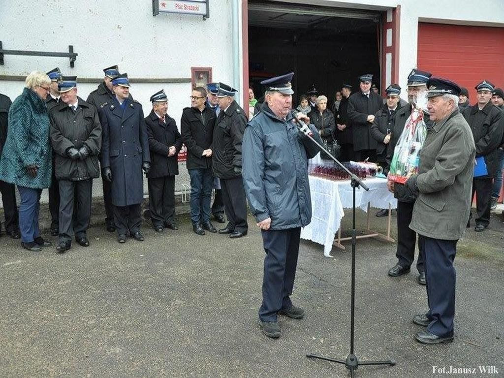 Strażacy z Czerwonej Wody z nowym samochodem