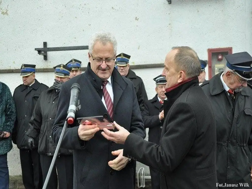 Strażacy z Czerwonej Wody z nowym samochodem