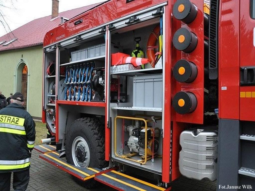 Strażacy z Czerwonej Wody z nowym samochodem