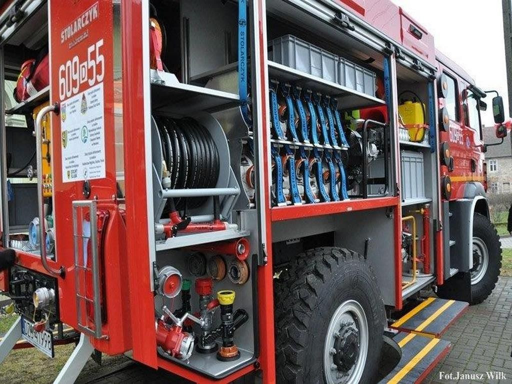 Strażacy z Czerwonej Wody z nowym samochodem