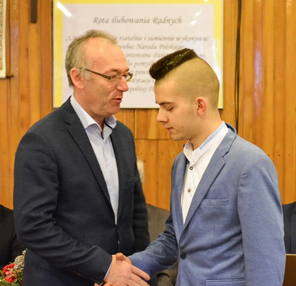 Najlepsi uczniowie szkół powiatowych uhonorowani