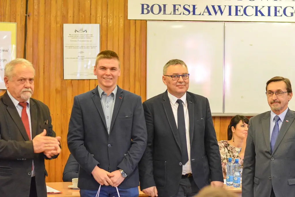 Najlepsi uczniowie szkół powiatowych uhonorowani