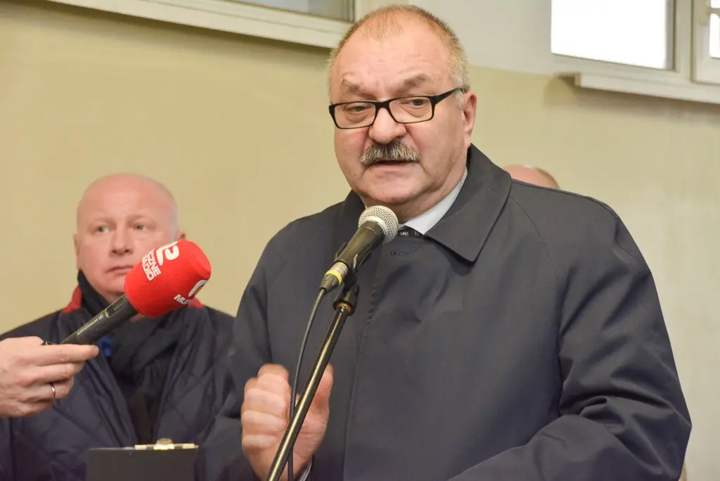 Wojewoda dolnośląski Paweł Hreniak przekazał szpitalowi powiatowemu w Bolesławcu kolejną karetkę