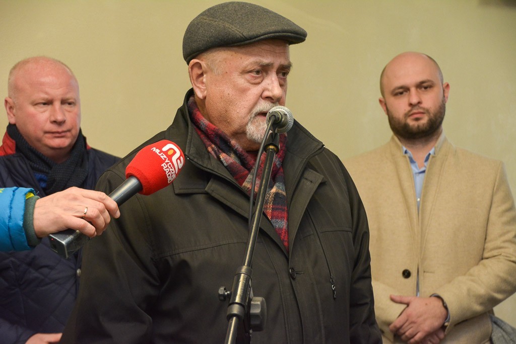 Wojewoda dolnośląski Paweł Hreniak przekazał szpitalowi powiatowemu w Bolesławcu kolejną karetkę