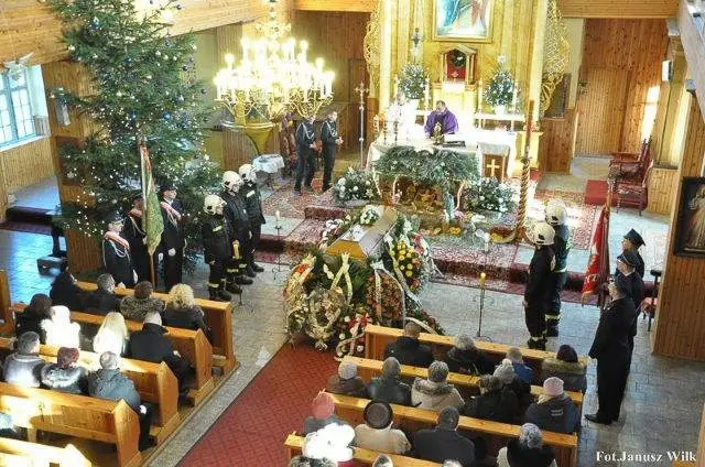 Pożegnali b. szefa OSP i komisariatu policji w Gromadce Stanisława Kozioła