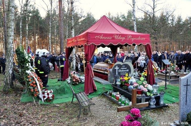 Pożegnali b. szefa OSP i komisariatu policji w Gromadce Stanisława Kozioła