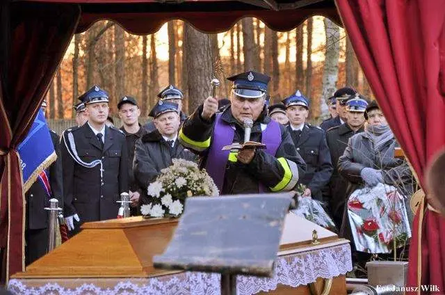 Pożegnali b. szefa OSP i komisariatu policji w Gromadce Stanisława Kozioła