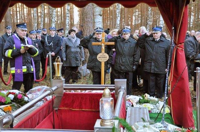 Pożegnali b. szefa OSP i komisariatu policji w Gromadce Stanisława Kozioła