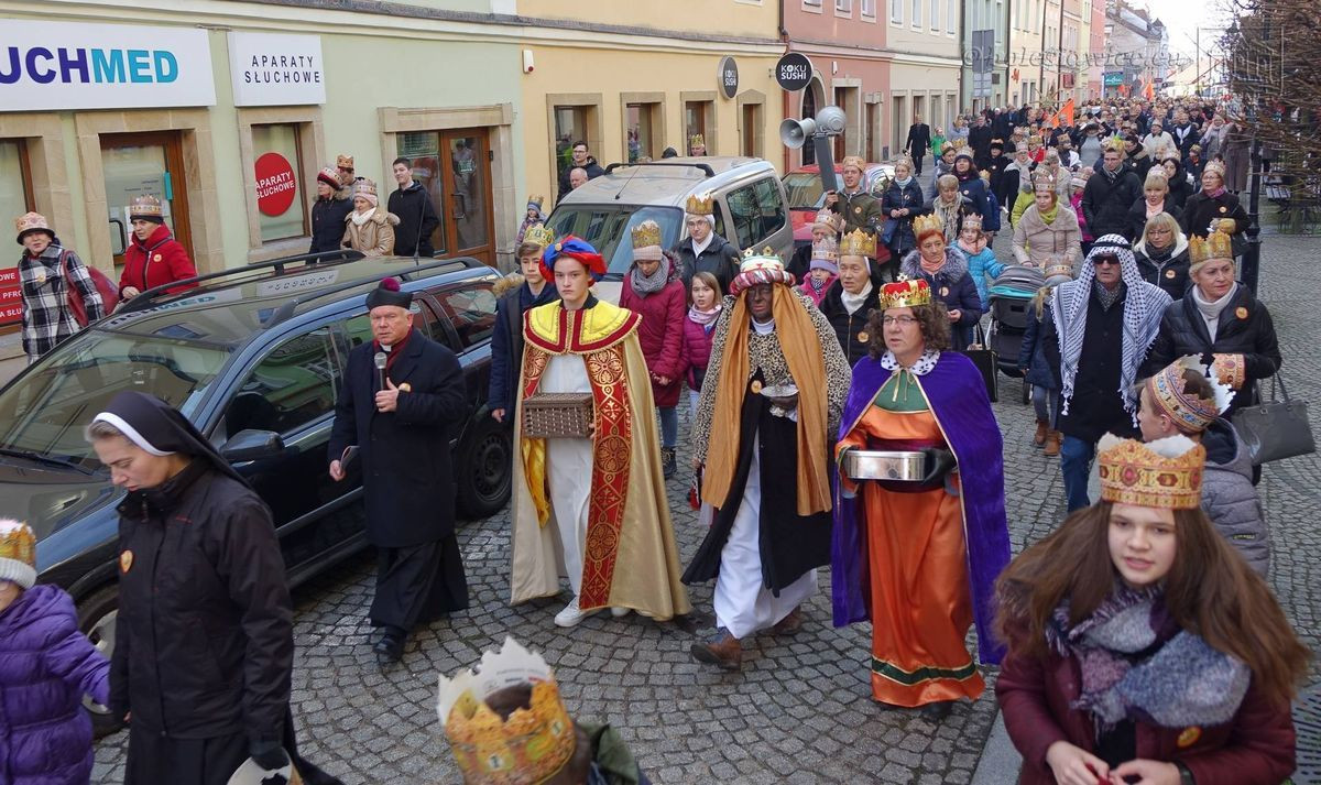 Orszak Trzech Króli przeszedł ulicami Bolesławca