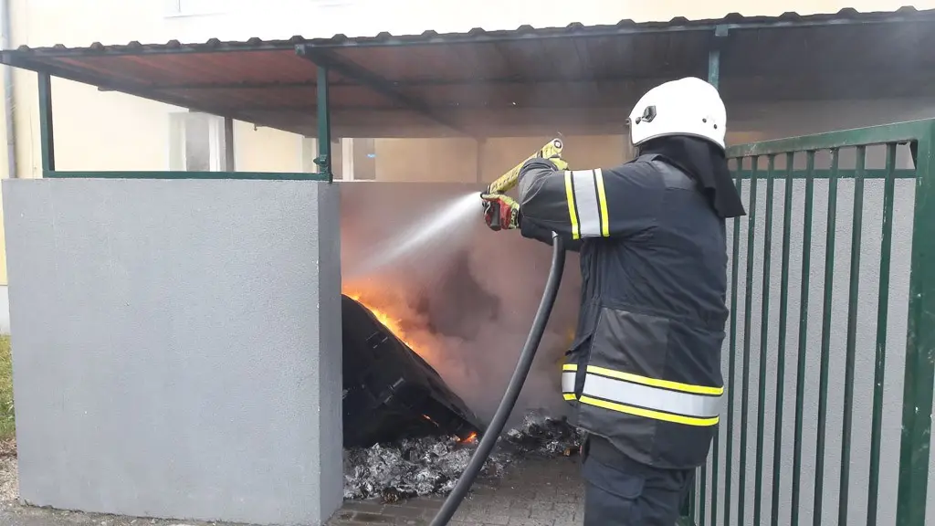They Set Fire to Garbage Containers in Iwiny