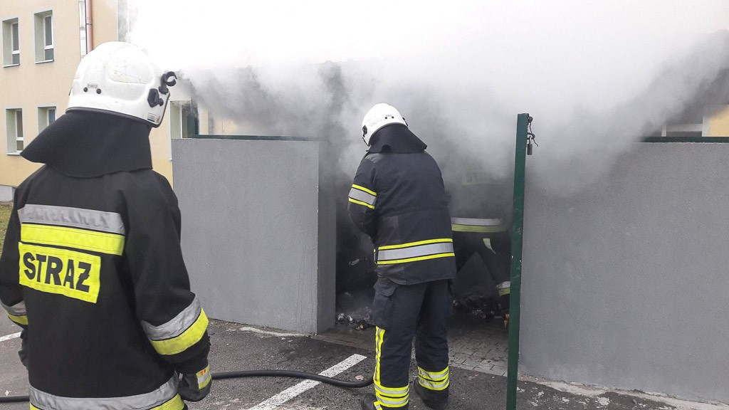 Podpalili kontenery na śmieci w Iwinach