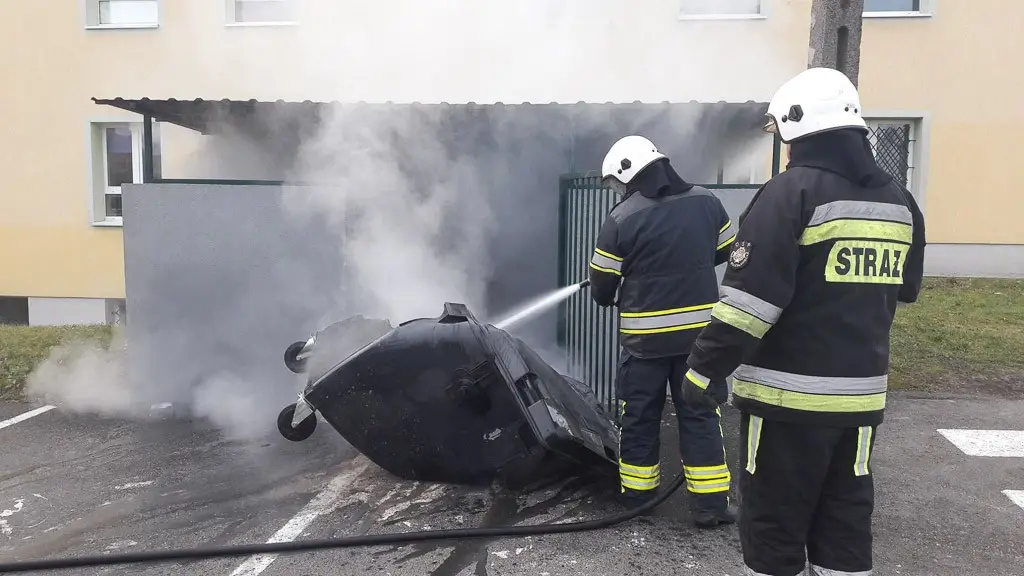 Підпалили сміттєві контейнери в Івінах