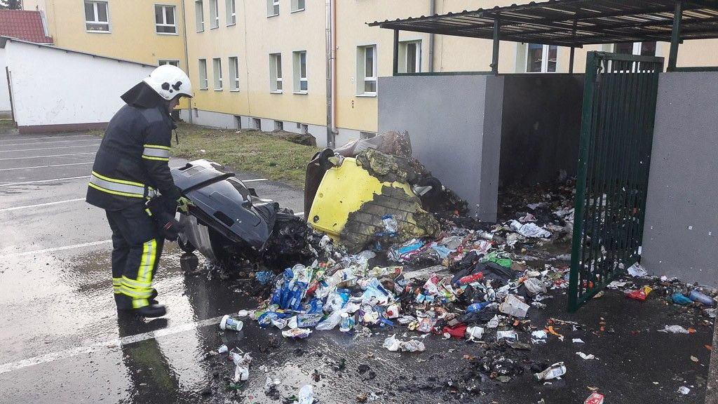 Podpalili kontenery na śmieci w Iwinach