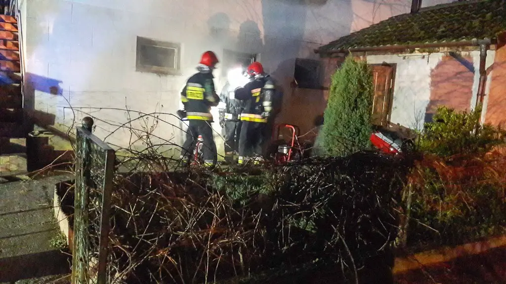 Pożar domu w Starych Jaroszowicach. Jedna osoba ranna