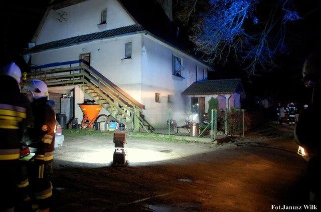 Pożar domu w Starych Jaroszowicach. Jedna osoba ranna