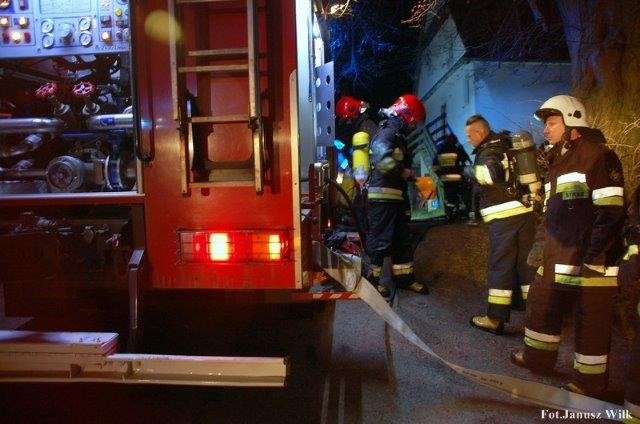 Pożar domu w Starych Jaroszowicach. Jedna osoba ranna