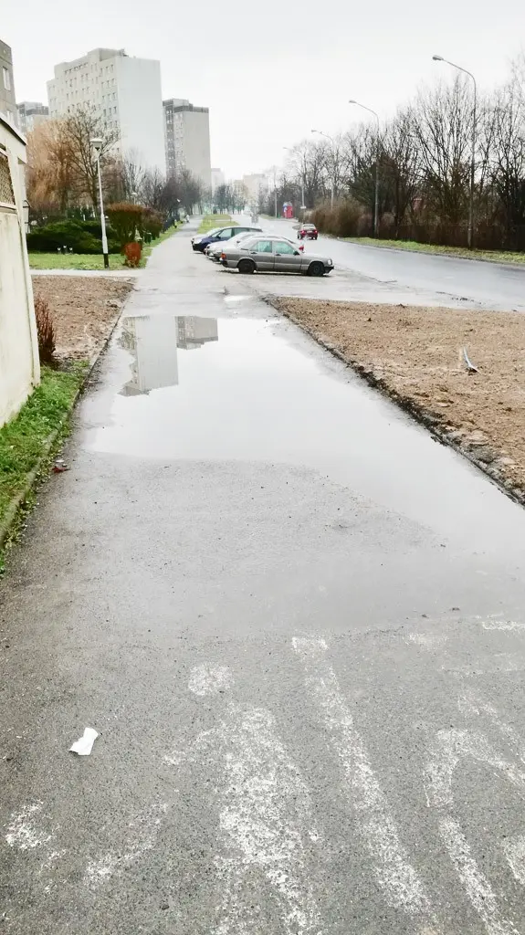Staroszkolna: basen zamiast chodnika