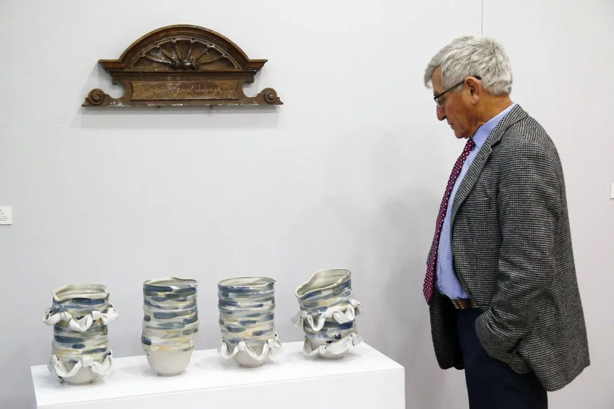 Rzeźby z pleneru ceramicznego 2012-2017 w legnickim BWA