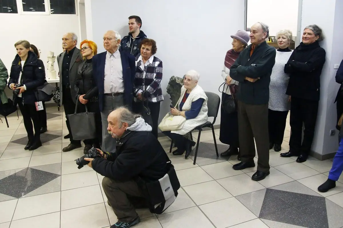 Rzeźby z pleneru ceramicznego 2012-2017 w legnickim BWA