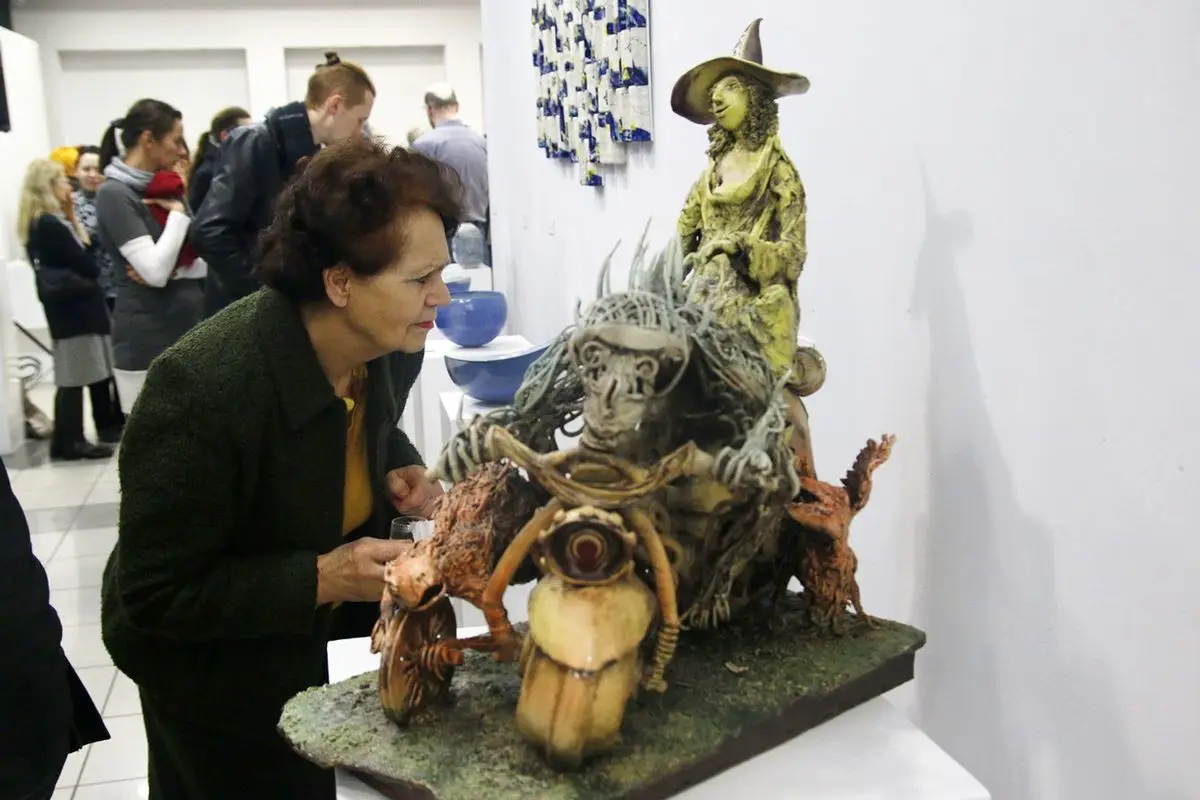 Rzeźby z pleneru ceramicznego 2012-2017 w legnickim BWA
