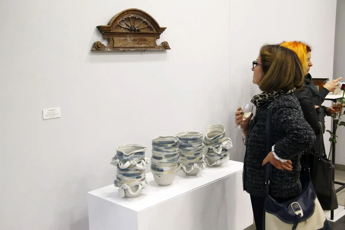 Rzeźby z pleneru ceramicznego 2012-2017 w legnickim BWA