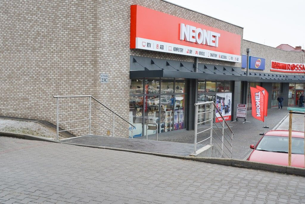 Galeria przy dworcu PKS w Bolesławcu trudno dostępna dla niepełnosprawnych?