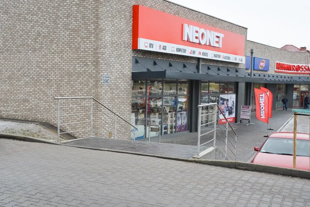 Galeria przy dworcu PKS w Bolesławcu trudno dostępna dla niepełnosprawnych?
